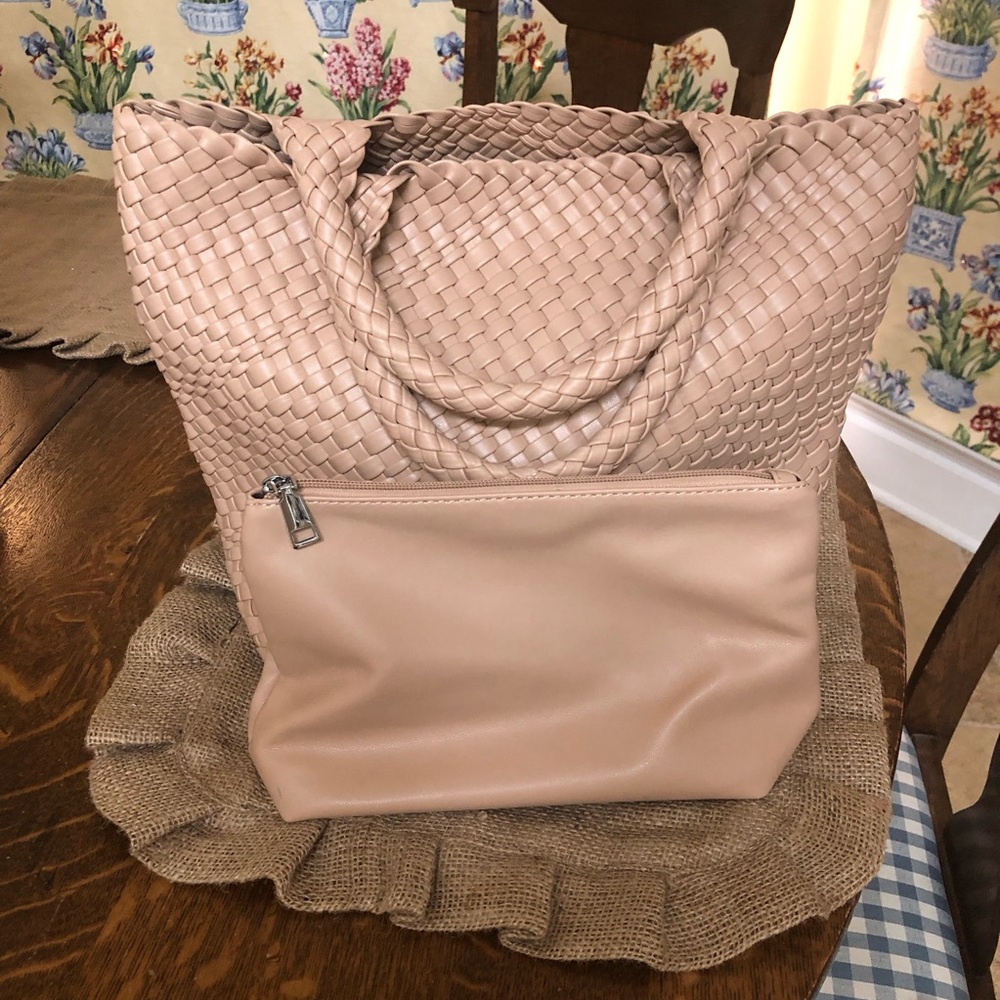 Elegant Tan Woven Purse/Bag & Cosmetic Bag ⚜️